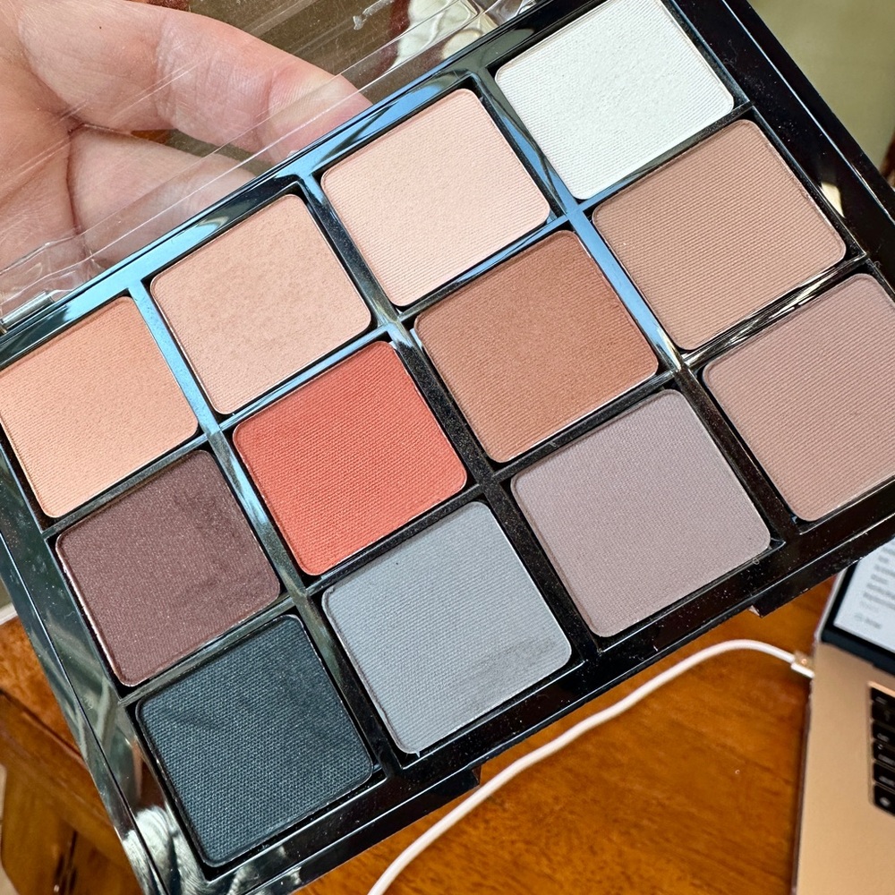 Lot of 2 Viseart Palettes in Neutral Matte & Sakura Lotus - Picture 2 of 6